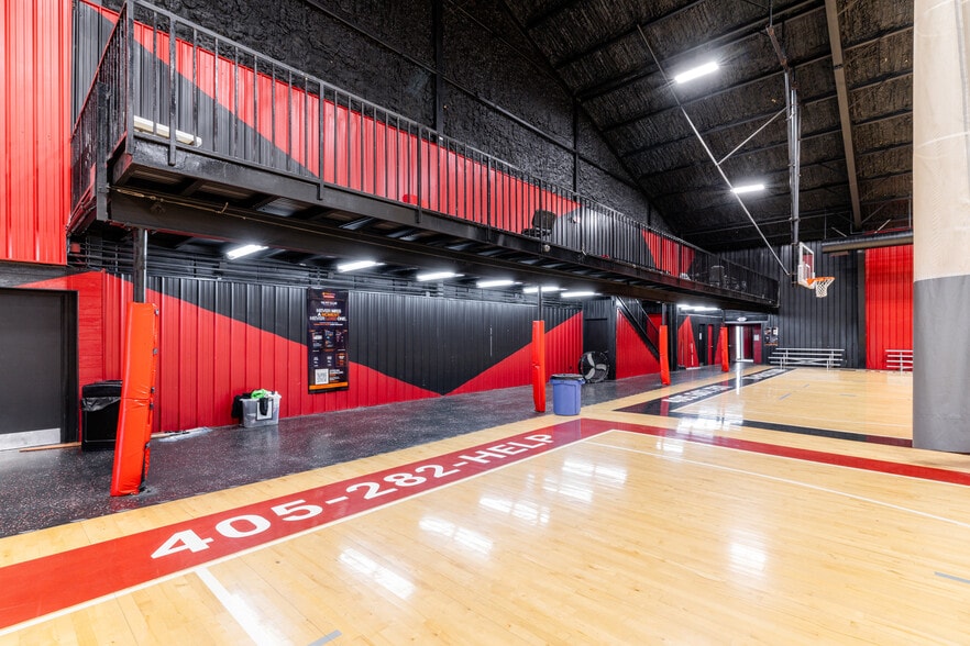 More Photos Of 3333 W Hefner Rd, Oklahoma City Sports And Entertainment For Lease