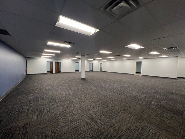 More Photos Of 4975 Paris St, Denver Warehouse For Lease