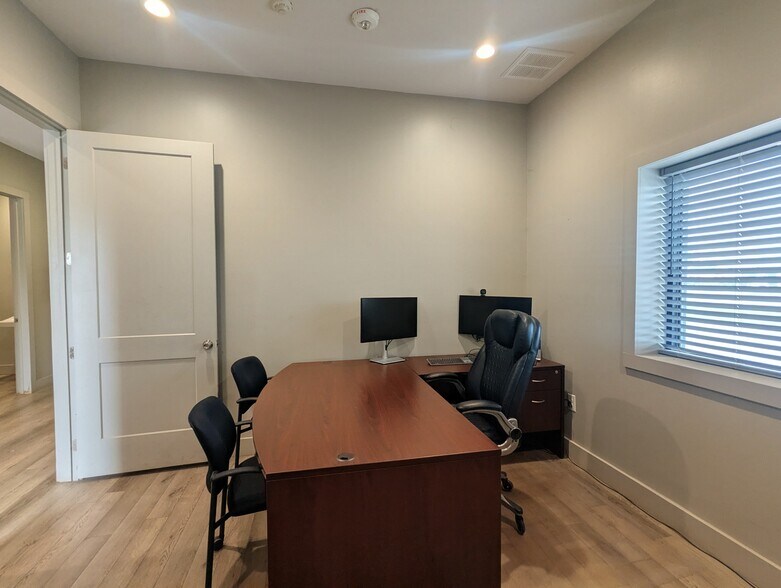More Photos Of 1765 W Commerce Pky, Beaumont Industrial For Lease
