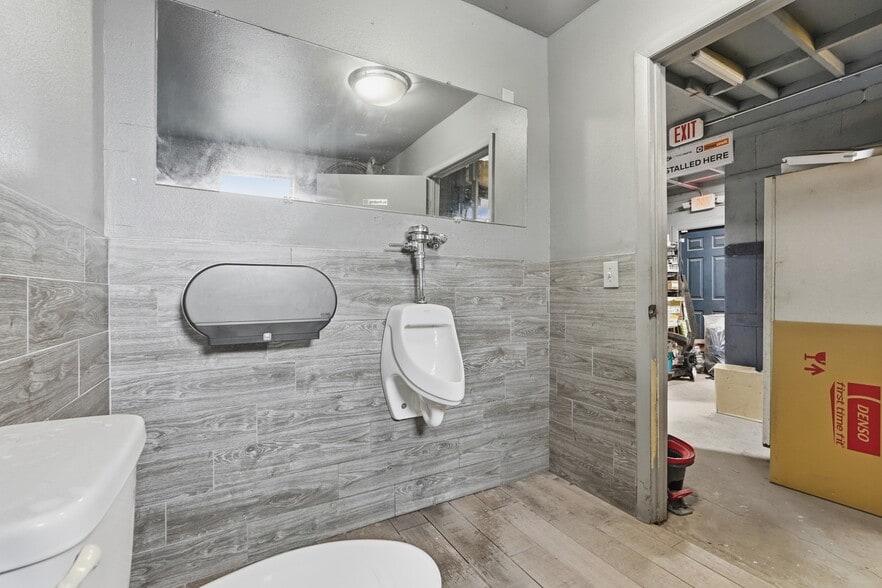 More Photos Of 6512 Old Cheney Hwy, Orlando Industrial For Sale