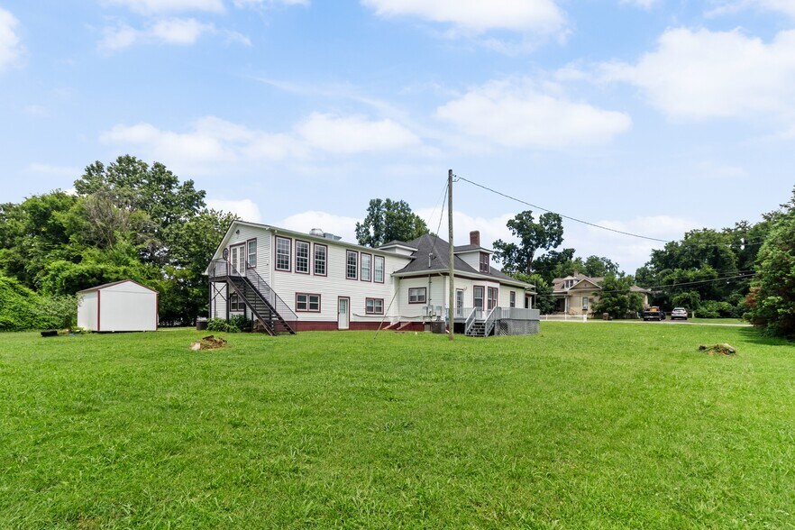 More Photos Of 300 Maple St, Smyrna Restaurant For Sale