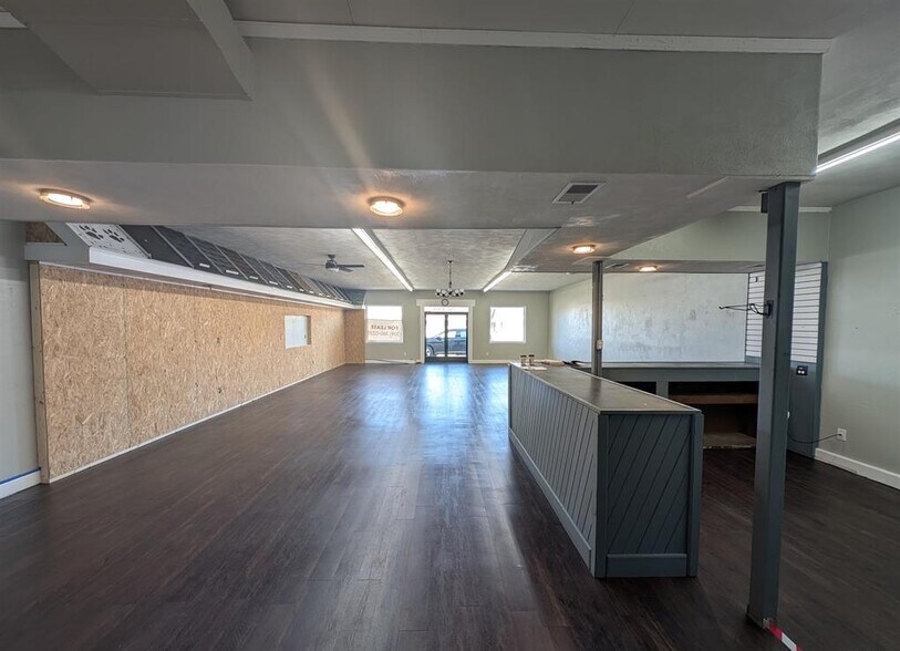 More Photos Of 206 N Main St, Creve Coeur Freestanding For Lease
