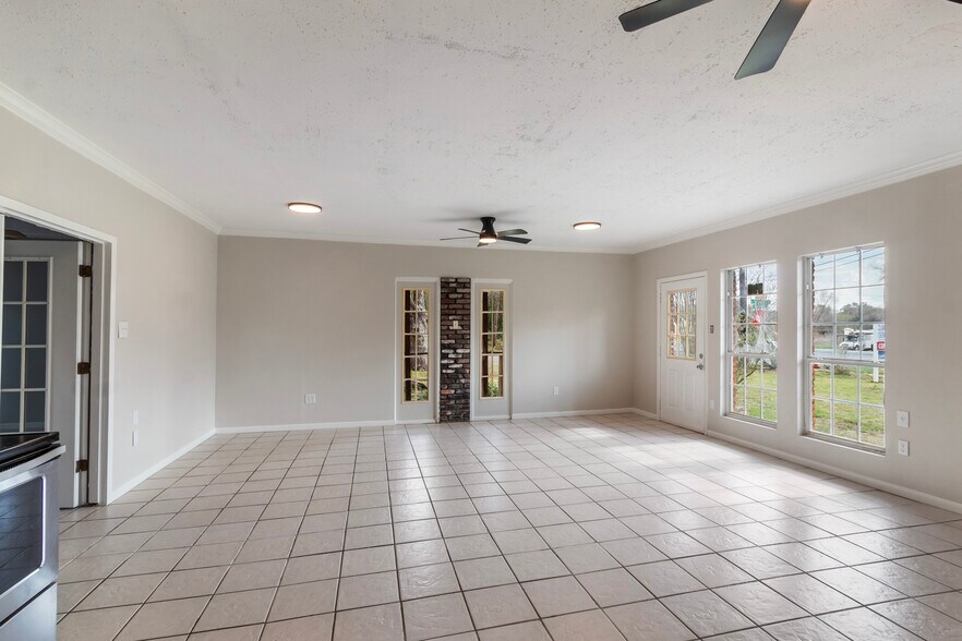 More Photos Of 3505 N Texas Ave, Bryan Freestanding For Sale