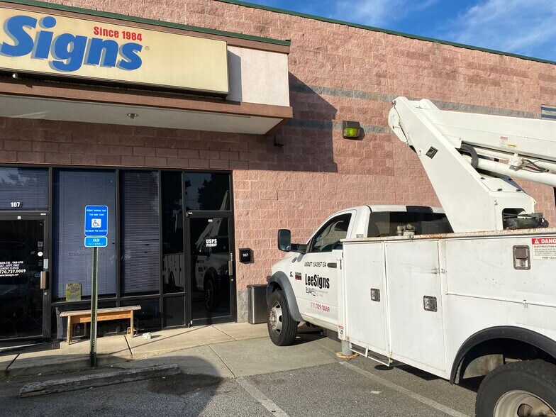More Photos Of 853 S Peachtree St, Norcross Storefront Retail Office For Sale