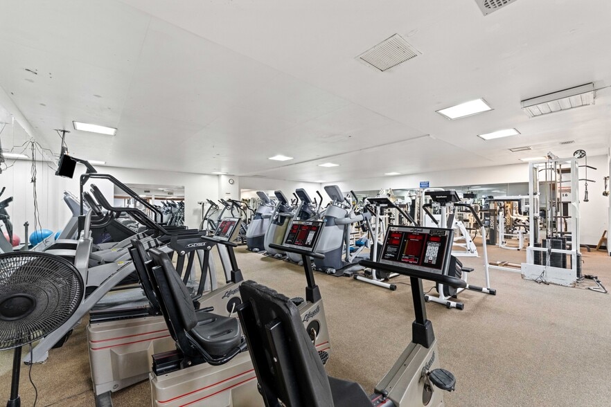 More Photos Of 985 Newmark Ave, Coos Bay Health Club For Sale
