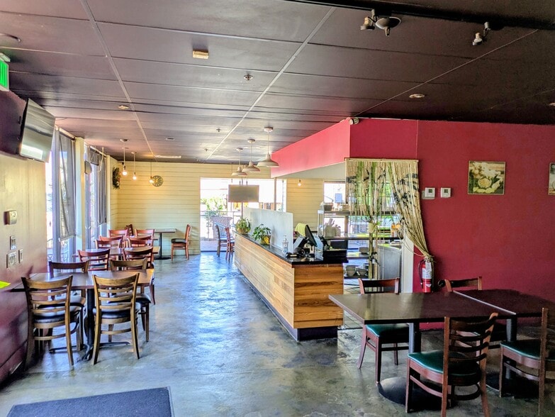 More Photos Of 15928 Ventura Blvd, Encino Storefront Retail Office For Lease