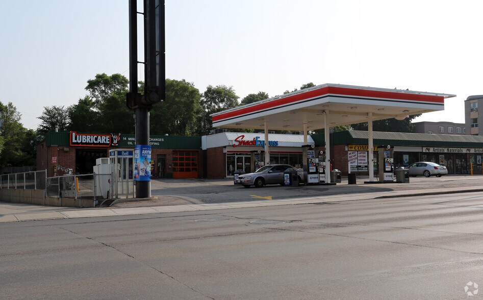 More Photos Of 610 King St W, Hamilton Freestanding For Lease