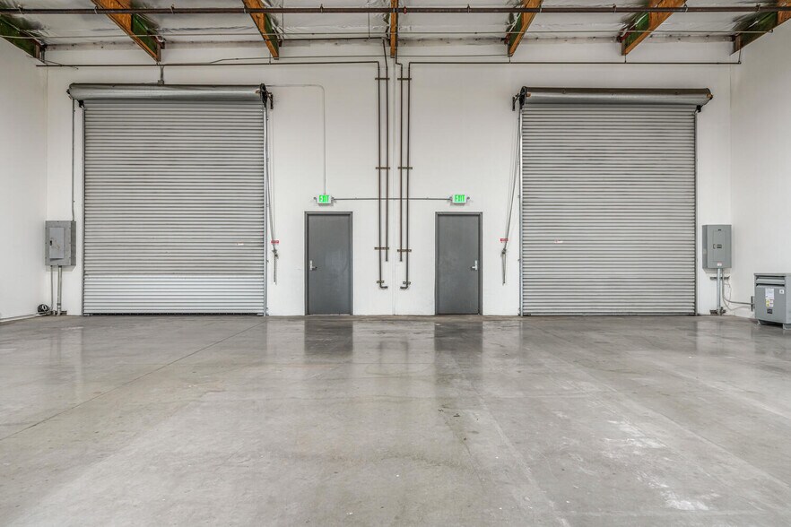More Photos Of 12711 Ramona Blvd, Baldwin Park Warehouse For Lease