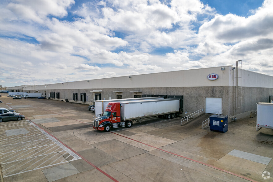 Primary Photo Of 4040-4130 Lindbergh Dr, Addison Distribution For Lease