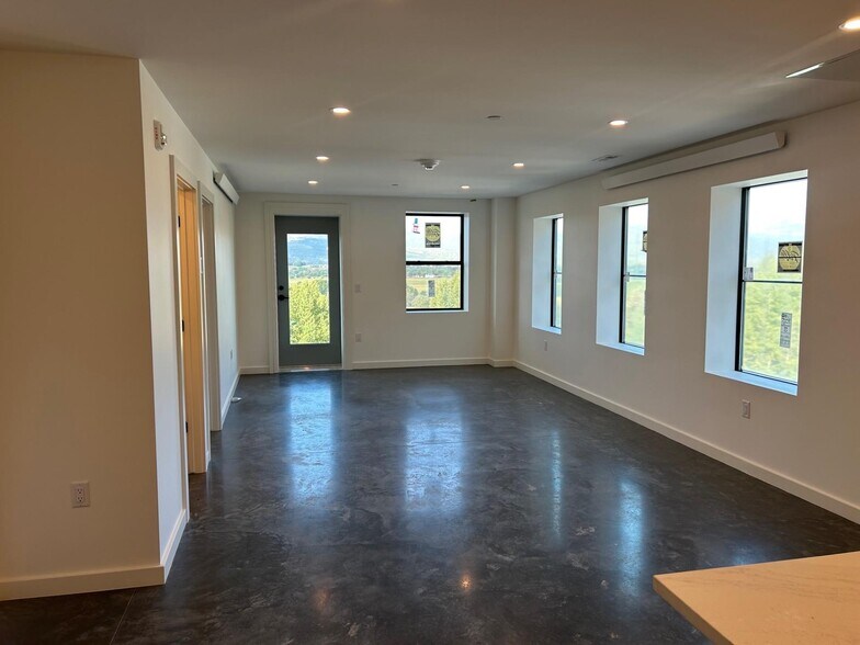 More Photos Of 3555 Park Dr, Jackson Service For Lease