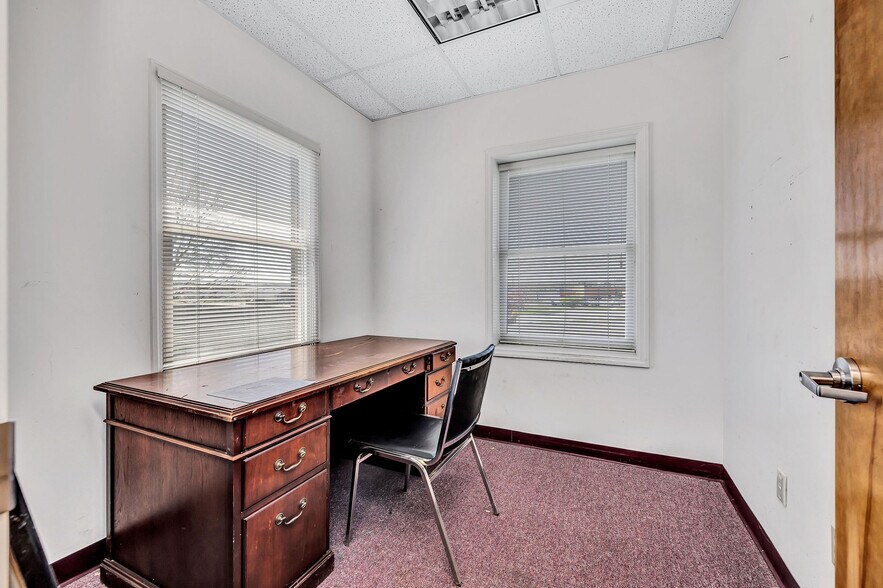 More Photos Of 860 NW Washington Blvd, Hamilton Medical For Lease
