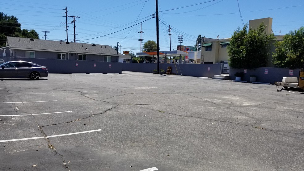 More Photos Of 6016 Fallbrook Ave, Woodland Hills Office For Lease