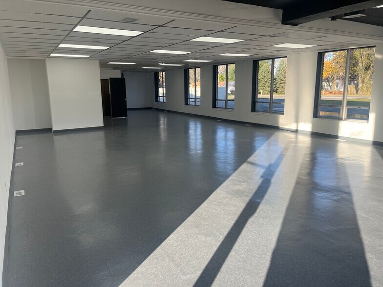 More Photos Of 3520 Pontiac Lake Rd, Waterford Storefront For Lease