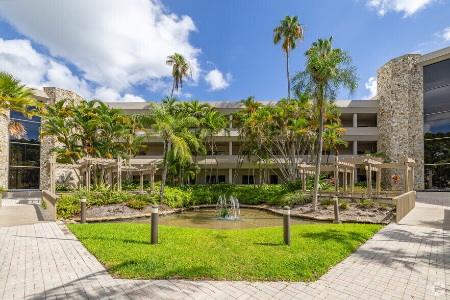 More Photos Of 2699 Stirling Rd, Fort Lauderdale Medical For Lease