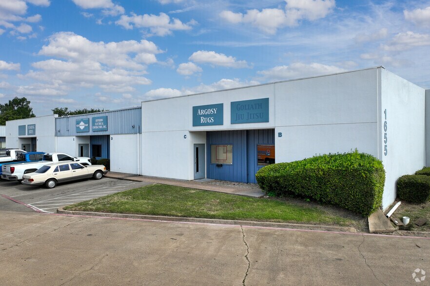 More Photos Of 1663 Hickory Dr, Haltom City Unknown For Lease