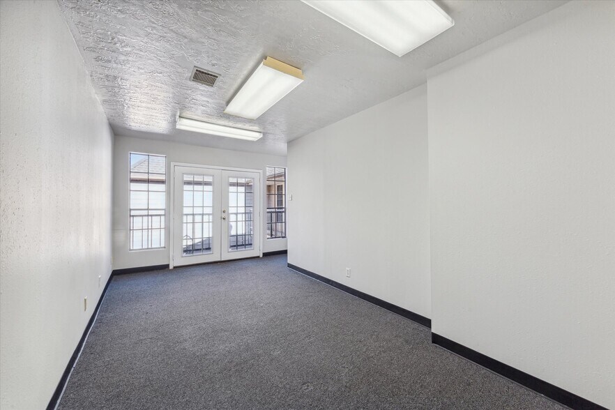 More Photos Of 16815 Royal Crest Dr, Houston Loft Creative Space For Lease