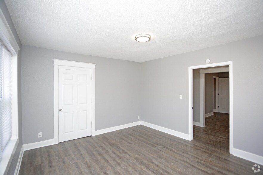 More Photos Of 135 N Lawn Ave, Kansas City Apartments For Sale