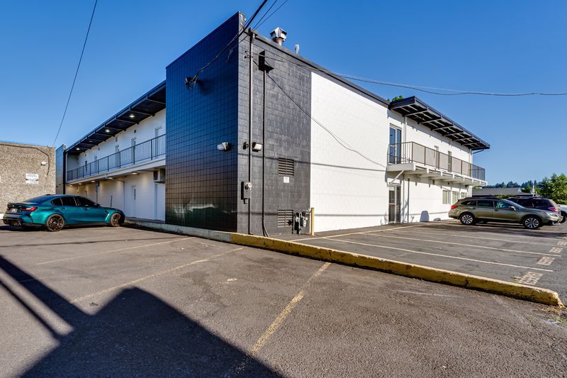 More Photos Of 1445 Willamette St, Eugene Medical For Lease