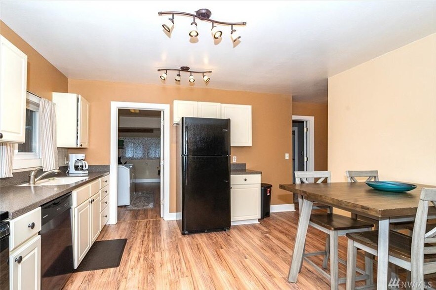 More Photos Of 2175 Jackson Hwy, Chehalis General Retail For Sale