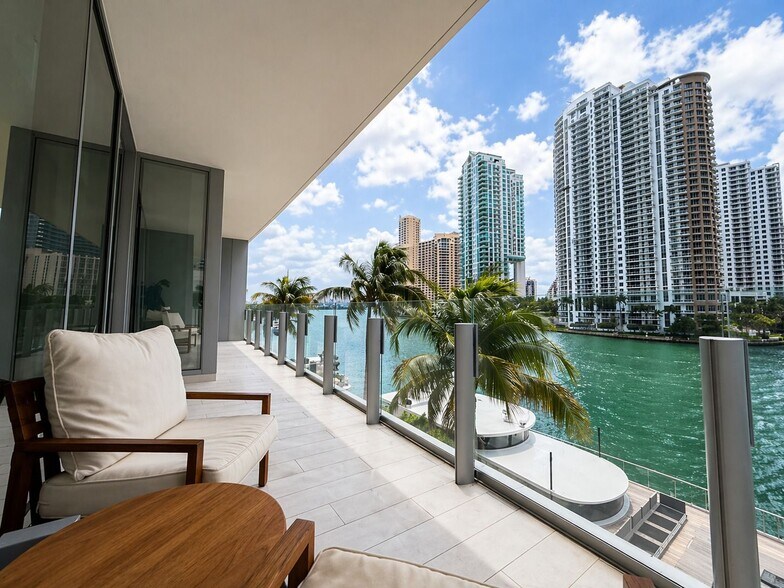 More Photos Of 300 Biscayne Boulevard Way, Miami Apartments For Lease