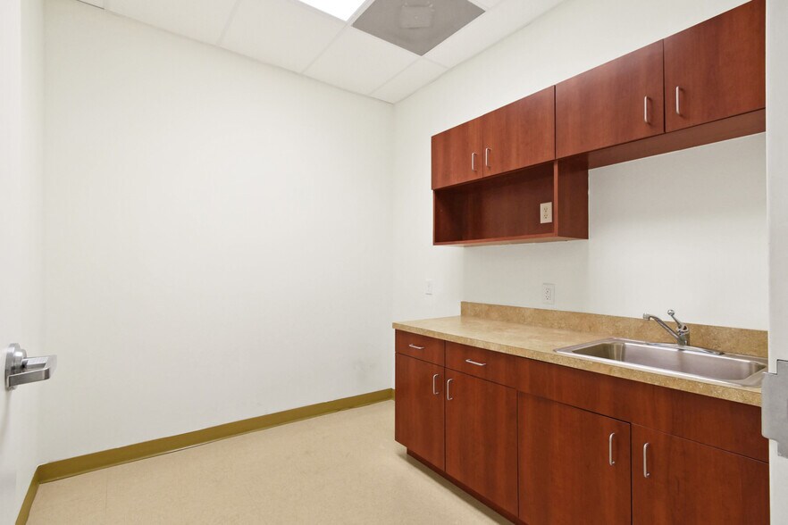 More Photos Of 1740 Tree Blvd, Saint Augustine Medical For Lease