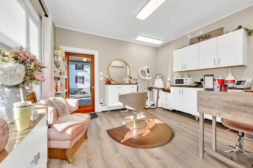More Photos Of 68 Park St, Andover Office For Sale