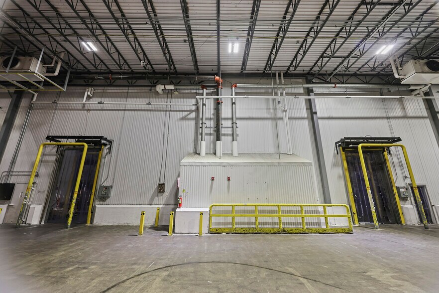 More Photos Of 5225 Investment Dr, Dallas Refrigeration Cold Storage For Lease