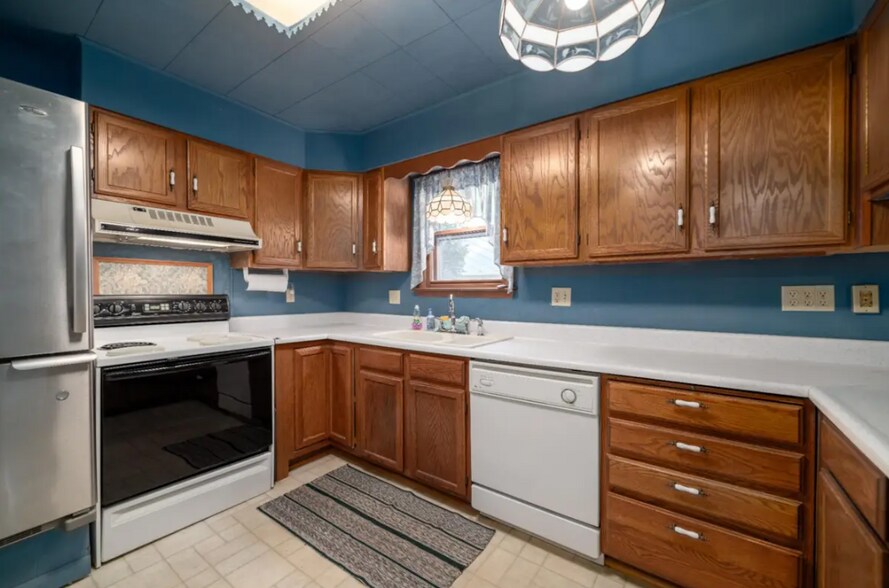 More Photos Of 1773 Superior St, Three Lakes Office For Sale