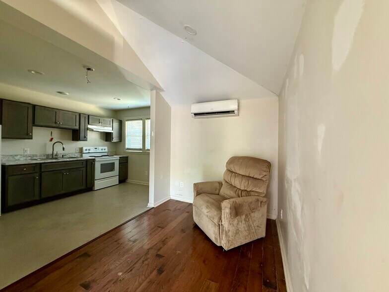 More Photos Of 103 N High St, Franklin Office Residential For Sale