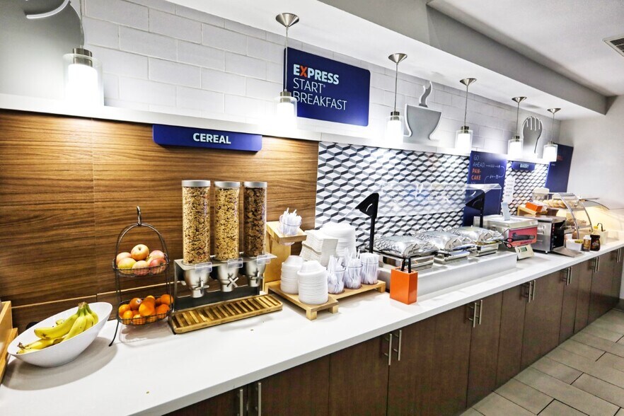 More Photos Of 14055 Park Dr, Tomball Hotel For Sale