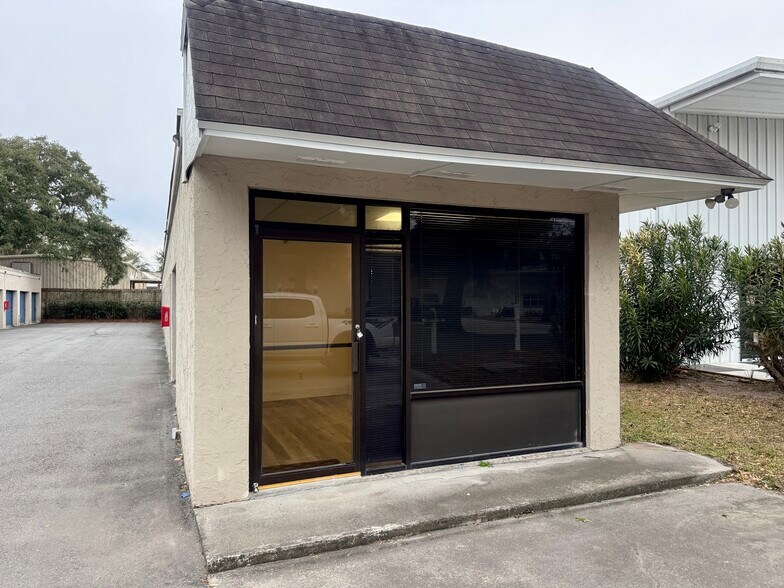 More Photos Of 2382-2384 Jamestown Rd, Fernandina Beach Self Storage For Lease