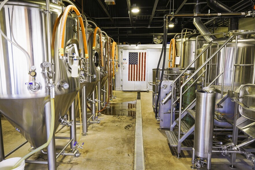 More Photos Of 192 Main St, Winston Bar For Sale