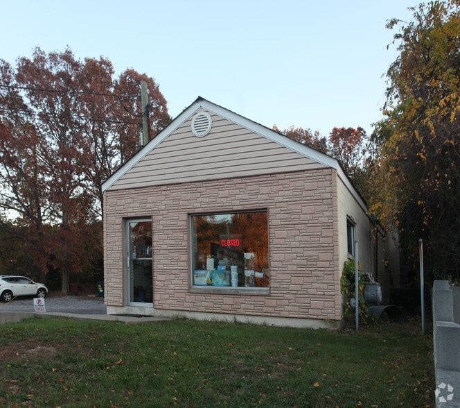 Primary Photo Of 950 W Jericho Tpke, Smithtown Storefront Retail Office For Sale