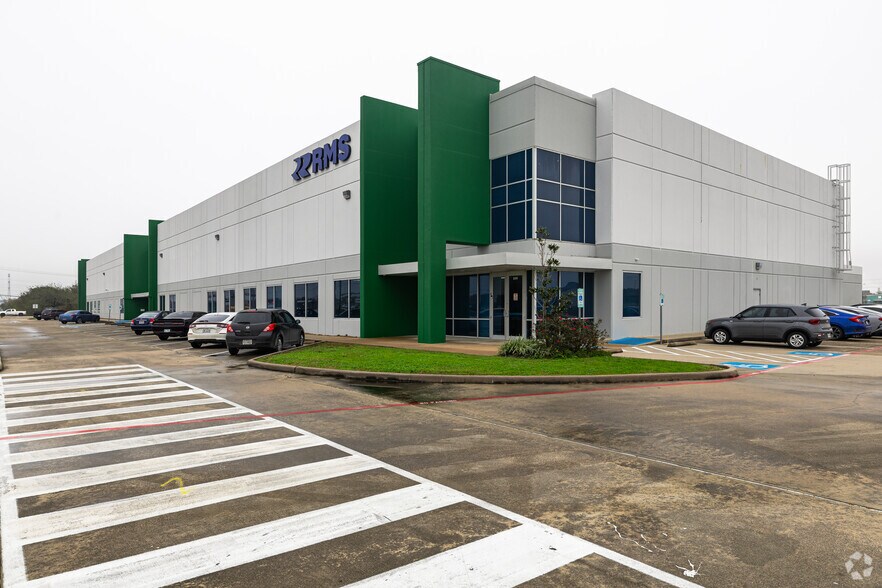 More Photos Of 11810 W Fairmont Pky, La Porte Warehouse For Lease