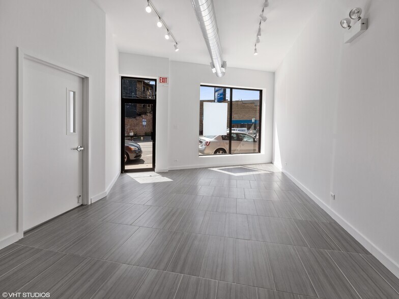 More Photos Of 2901-2911 N Clark St, Chicago Storefront Retail Residential For Lease