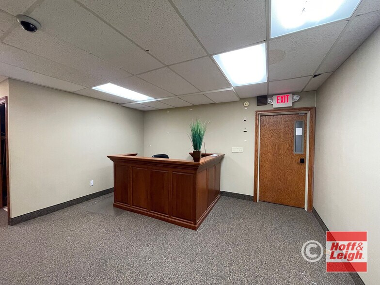 More Photos Of 3480 W Market St, Fairlawn Office For Sale