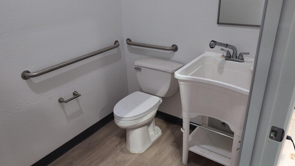 More Photos Of 5757 Arapahoe Ave, Boulder Warehouse For Lease