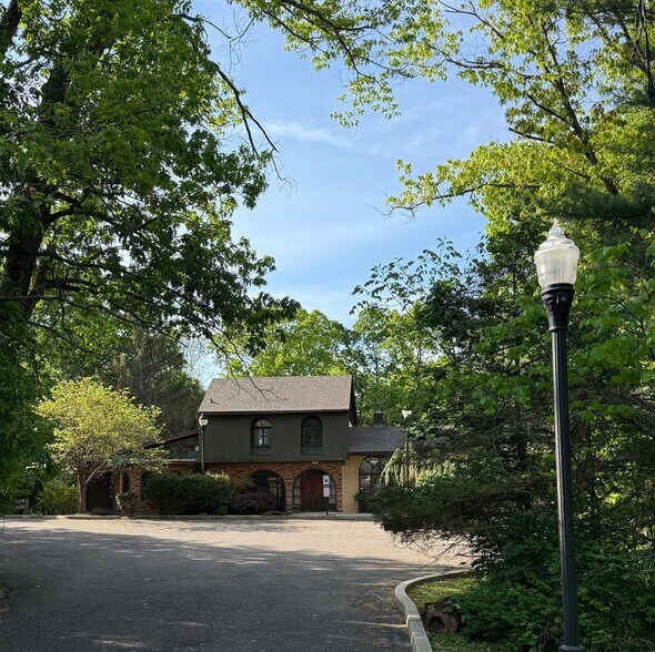 More Photos Of 419 York Rd, New Hope Freestanding For Sale