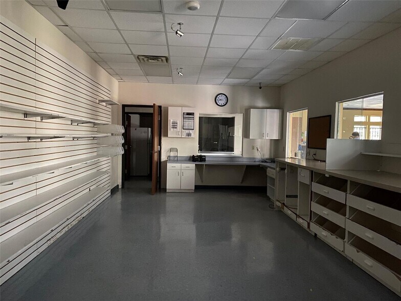 More Photos Of 820 N Zang Blvd, Dallas Medical For Lease