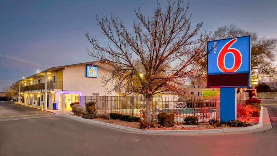 Primary Photo Of 3007 Cerrillos Rd, Santa Fe Hotel For Sale