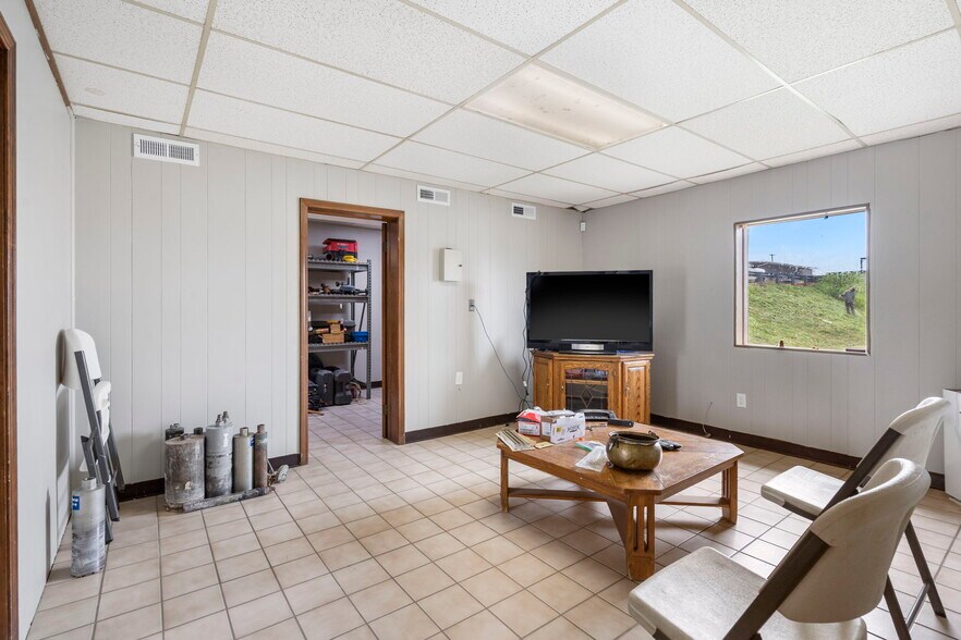 More Photos Of 2752 E Kearney St, Springfield Freestanding For Sale