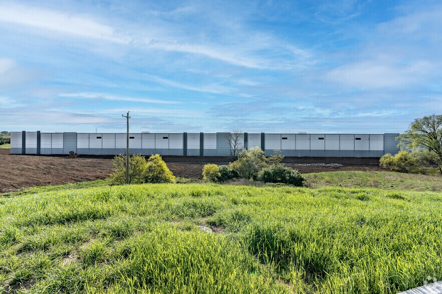 More Photos Of 406 Logistics Dr, Shelbyville Distribution For Lease