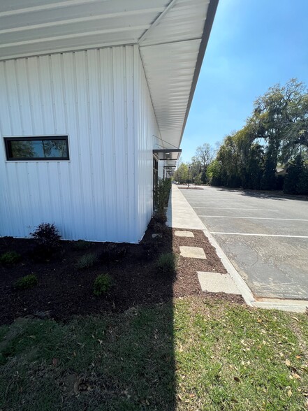 More Photos Of 1217 Remount Rd, North Charleston Warehouse For Lease