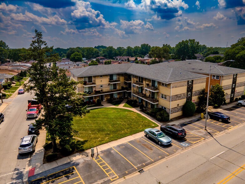 More Photos Of 1025-1049 W Vermont St, Calumet Park Apartments For Sale