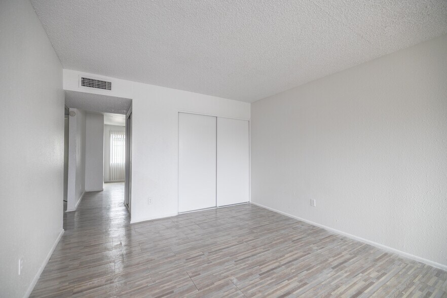 More Photos Of 5820 W Claremont St, Glendale Apartments For Sale