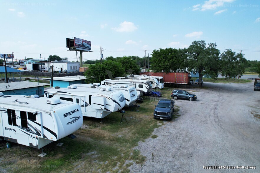 More Photos Of 431 N Sunset Strip St, Kenedy Trailer Camper Park For Sale