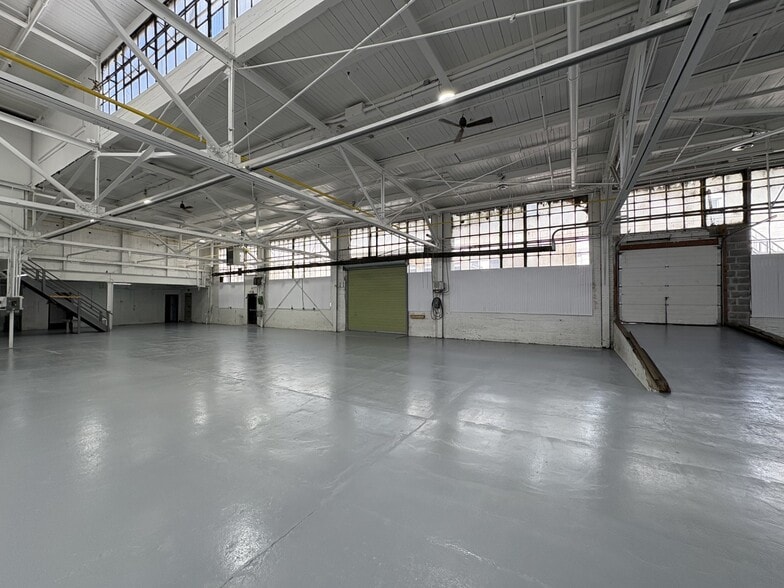 More Photos Of 544-600 Lincoln Blvd, Middlesex Warehouse For Lease