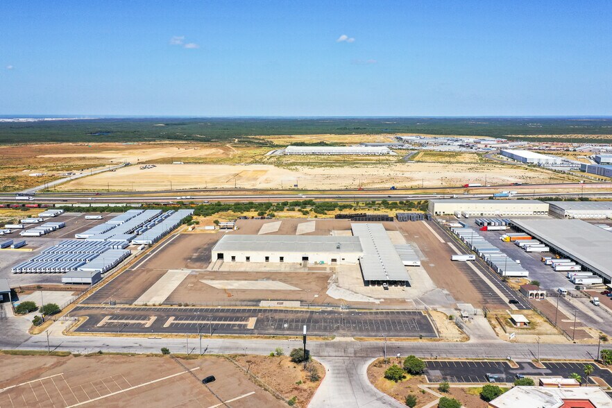 More Photos Of 13145 S Unitec Dr, Laredo Truck Terminal For Lease