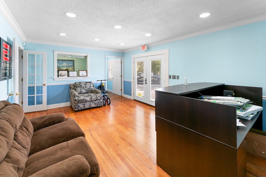 More Photos Of 202 E General Stewart Hwy, Hinesville Office For Sale