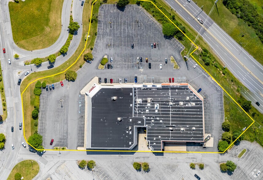 More Photos Of 590-594 Galleria Dr, Johnstown General Retail For Sale